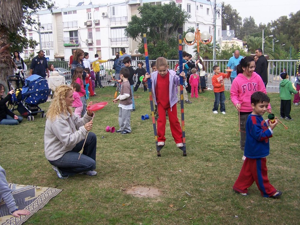 נעה ג'אגלינג