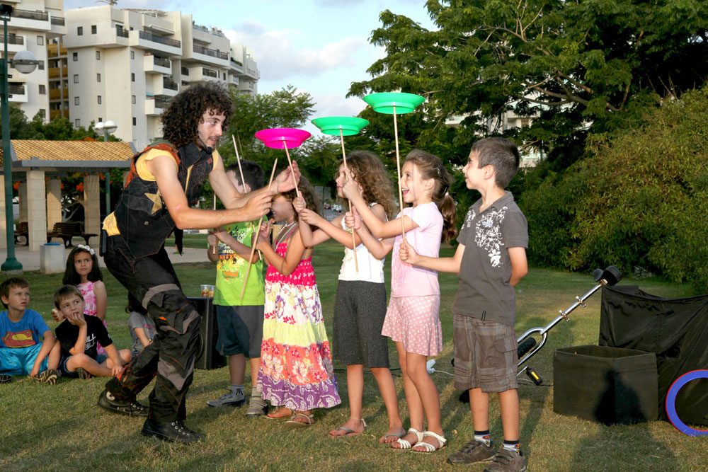 עדן הלהטוטן