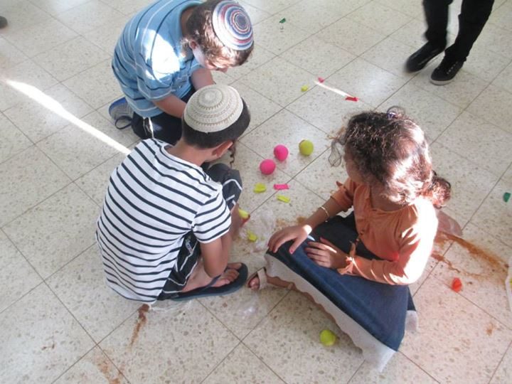 סדנת קרקס ולהטוטים