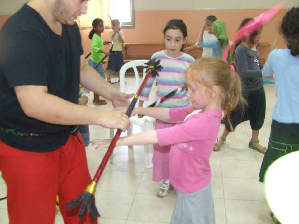 סדנת קרקס ולהטוטים
